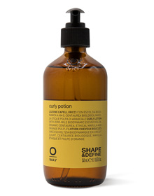 rolland O-WAY infine カーリーポーション。髪に栄養を与え、再構築し、輝く柔らかいシルクのような、扱いやすい髪にします。また、熱から保護し、乾燥時間を短縮させます。